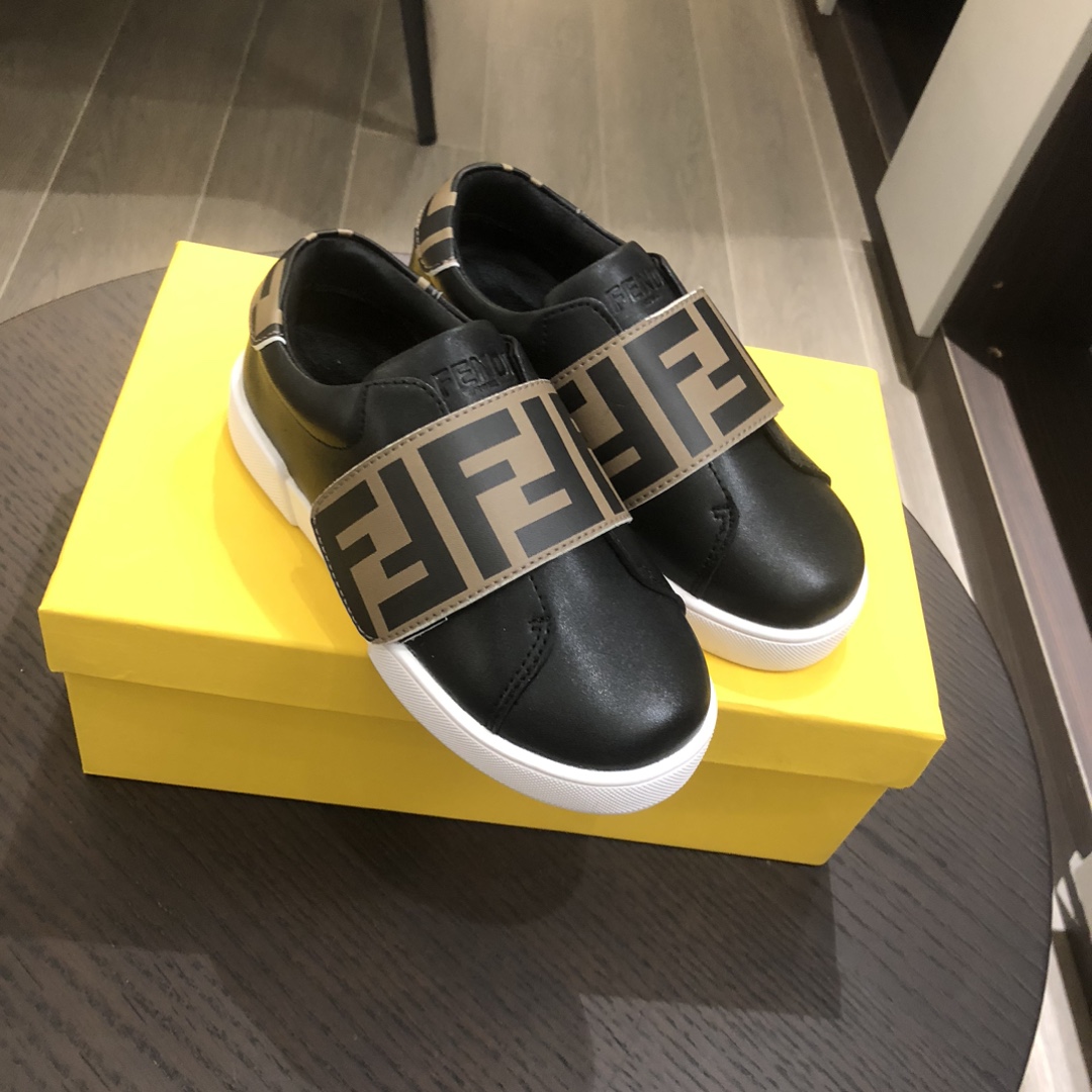 Children's shoes child
